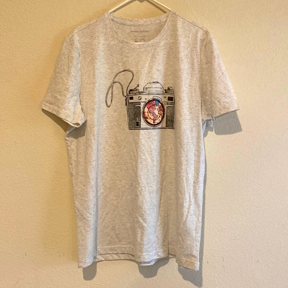 Banana Republic Other - Banana Republic Gray T Shirt with Camera Image Mens XL NWT